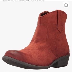 Women’s Billabong Izzy ankle boots. Size 6. Lightly worn.